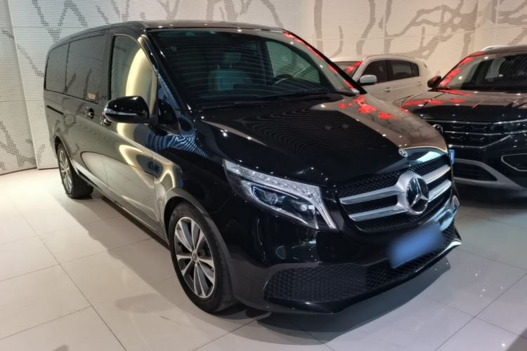 Used Mercedes-Benz V-Class 2021 V 260 Avantgarde Edition Front Right 45 Deg