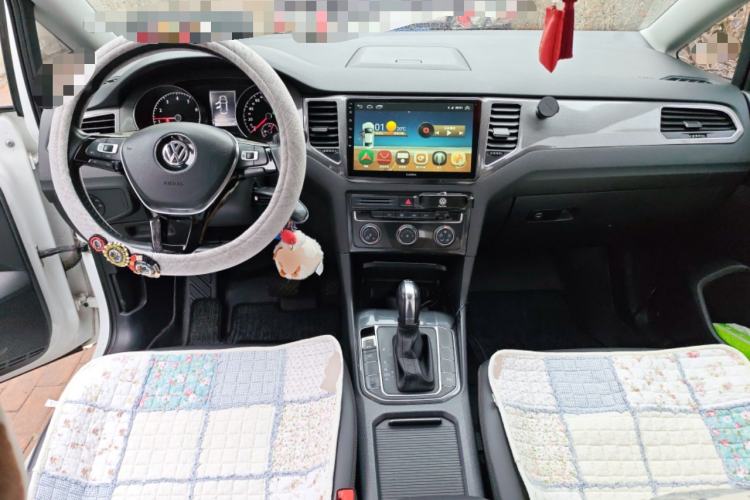 Used Volkswagen Golf Sportsvan 2016 230TSI Automatic Trend Edition Center Console