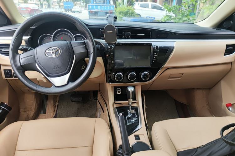 Used Toyota Corolla 2017 1.6L CVT GL Center Console