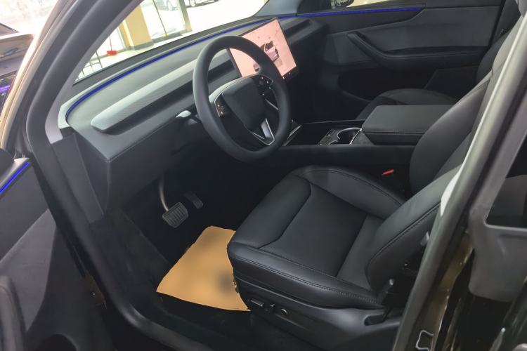 Used Tesla Model Y 2025 Rear-Wheel-Drive Version
