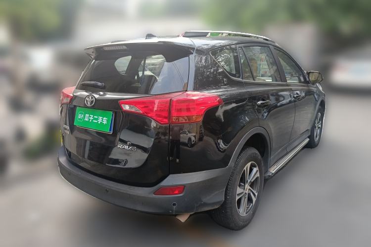 Used Toyota RAV4 2015 2.0L CVT Two-Wheel Drive Fashion Edition Rear Right 45 Deg