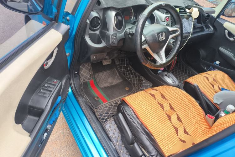 Used Honda Fit 2011 1.3L automatic comfort version
