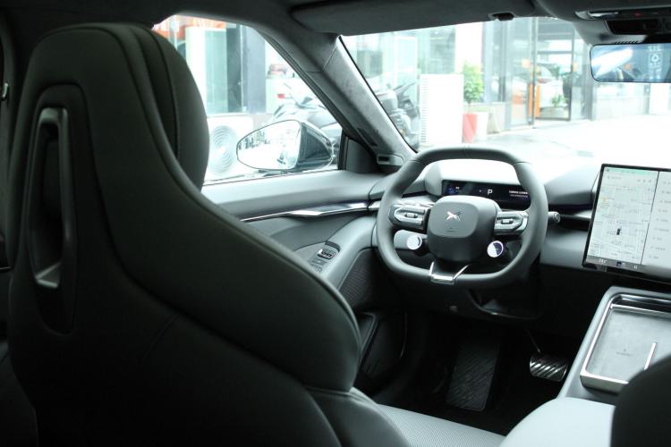 Used XPeng P7 2025 Model—750 All-Wheel-Drive High-Performance Ultra