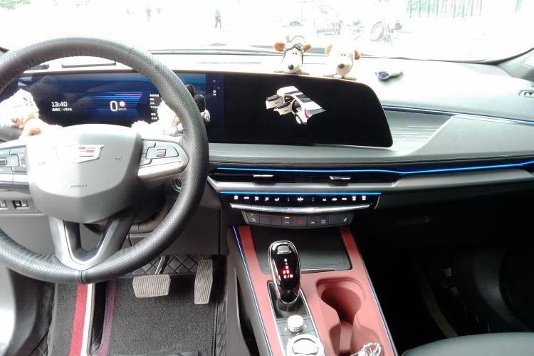 Used Cadillac XT4 2024 Facelift 28T Two-Wheel-Drive Luxury Version Center Console