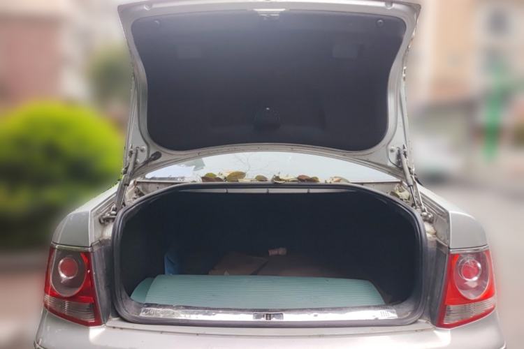 Used Volkswagen Passat 2005 1.8T Automatic Deluxe Plus Version Trunk