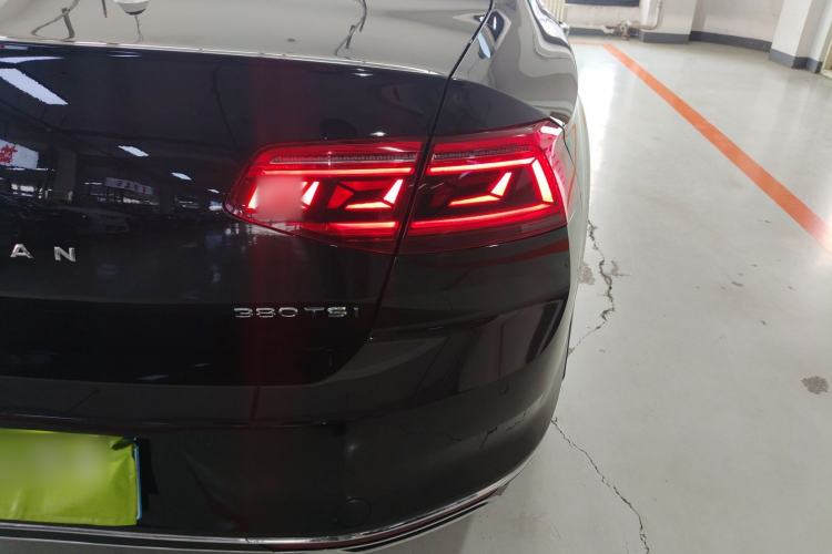 Used Volkswagen Magotan 2020 330TSI DSG Luxury Edition Right Rear Taillight