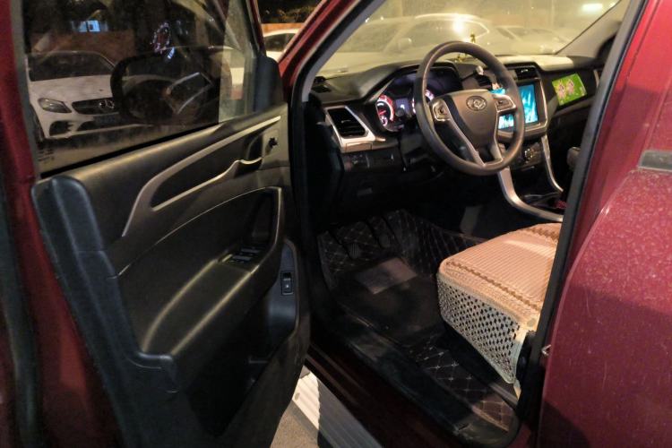 Used SAIC MAXUS T60 2019 2.4L Gasoline Manual Two-Wheel-Drive High-Ride Pioneer Edition Standard Cab