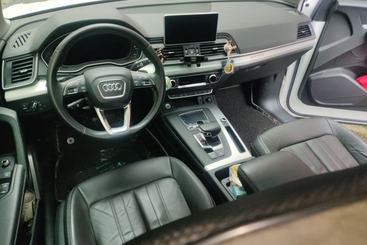 Used Audi Q5L 2020 Updated 40 TFSI Prestige Fashion Edition Center Console