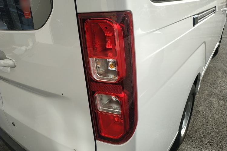 Used Wuling Yangguang 2024 300KM Comfort Version Passenger Van 75kW
