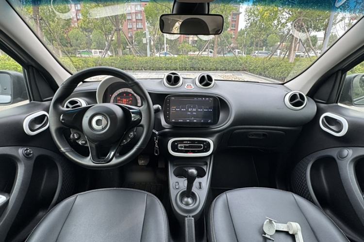Used smart forfour 2018 1.0L 52 kW Dynamic Edition
