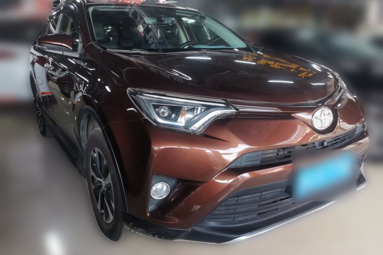 Used Toyota RAV4 2016 2.0L CVT Two-Wheel Drive Smart Edition China V Standard Front Right 45 Deg