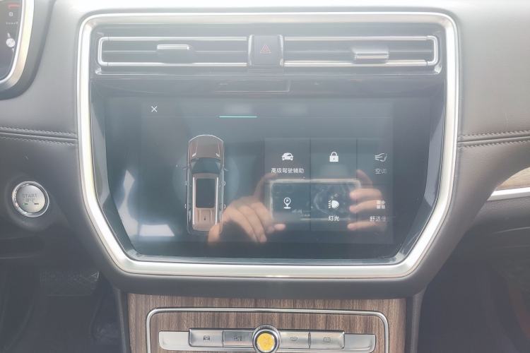 Used Roewe RX8 2018 30T Smart Connectivity Two-Wheel Drive Flagship Edition
