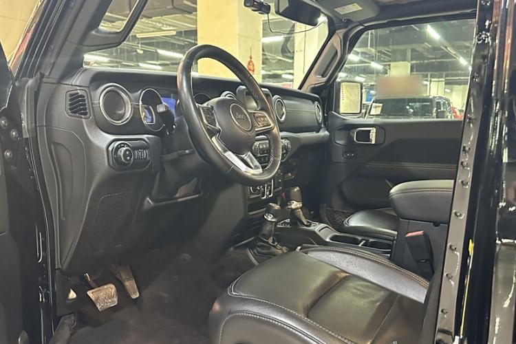 Used Jeep Wrangler 2019 2.0T Sahara Four-Door Version China VI Emission Standard
