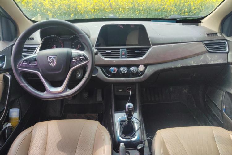 Used Baojun 310W 2017 1.5L Manual Fashion Model China V