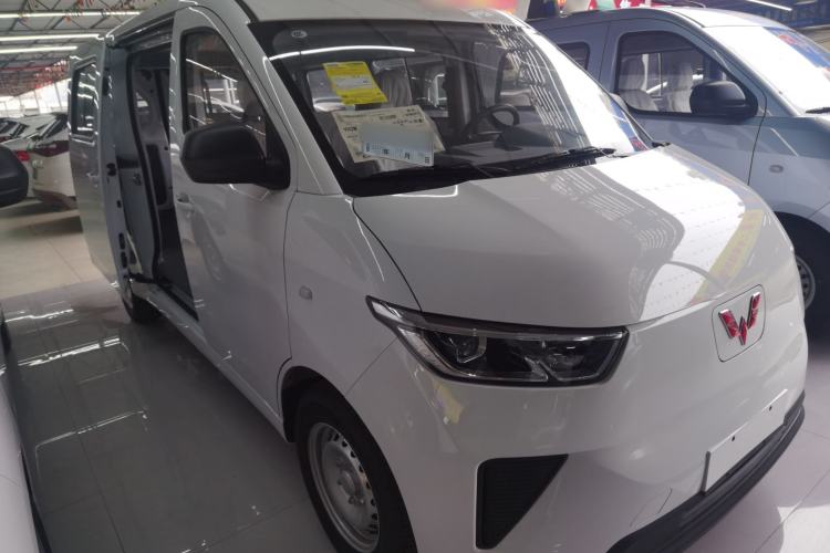 Used Wuling Yangguang 2025 Model 400km Bus Edition—Comfort Edition Front Right 45 Deg