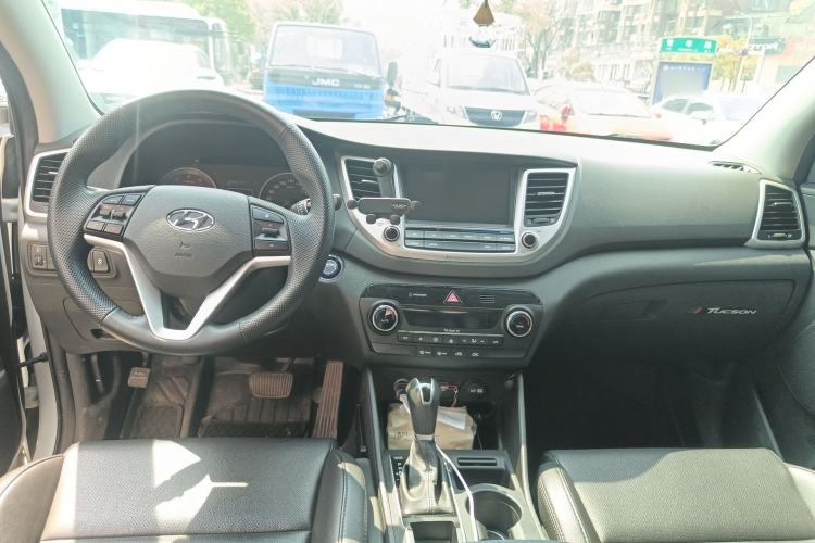 Used Hyundai Tucson 2015 1.6T Dual-Clutch Two-Wheel-Drive Smart Model
