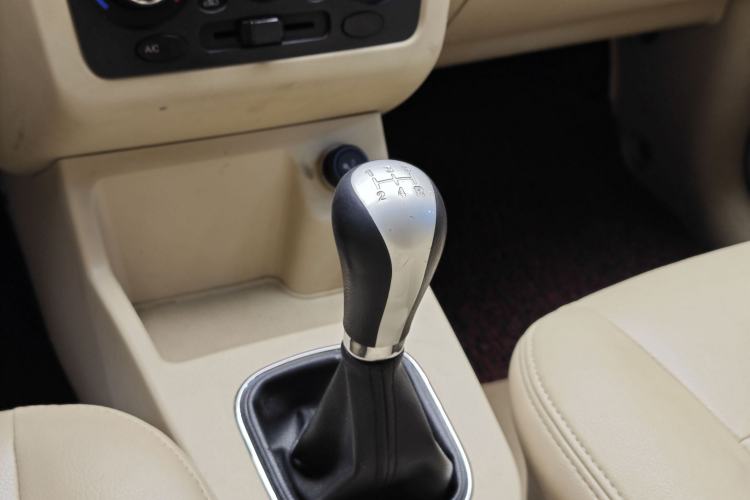 Used Dongfeng Fengon 370 2016 1.5L Manual Standard Edition SFG15-02 7 Seats Interior 7