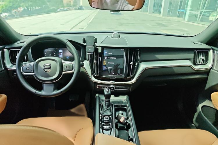 Used Volvo XC60 2019 T5 4x4 Smart Edition China V Standard Center Console