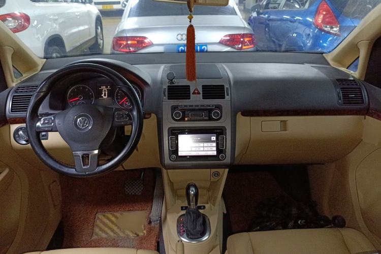 Used Volkswagen Touran 2011 1.4T DSG ZhiZhen Edition 5 Seats Center Console