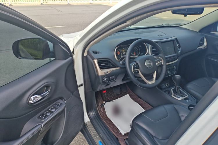 Used Jeep Cherokee 2016 2.4L Leading Smart Version