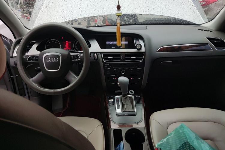 Used Audi A4L 2012 2.0 TFSI automatic Comfort trim level