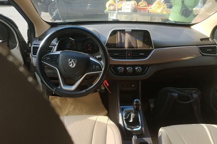 Used Baojun 310W 2017 1.5L Manual Fashion Model China V
