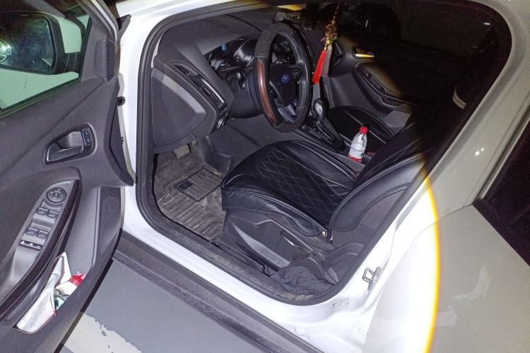 Used Ford Focus 2017 Hatchback 1.6L Automatic Fashion Edition Smart Drive Version
