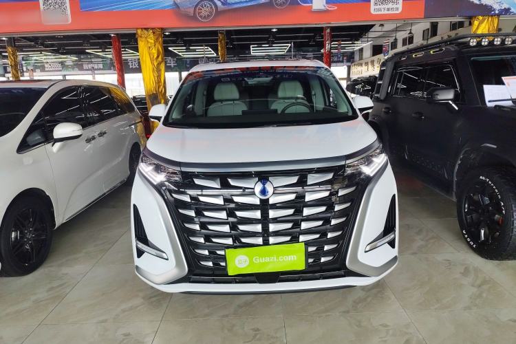 Used Denza D9 2022 DM-i 1040 Prestige Model
