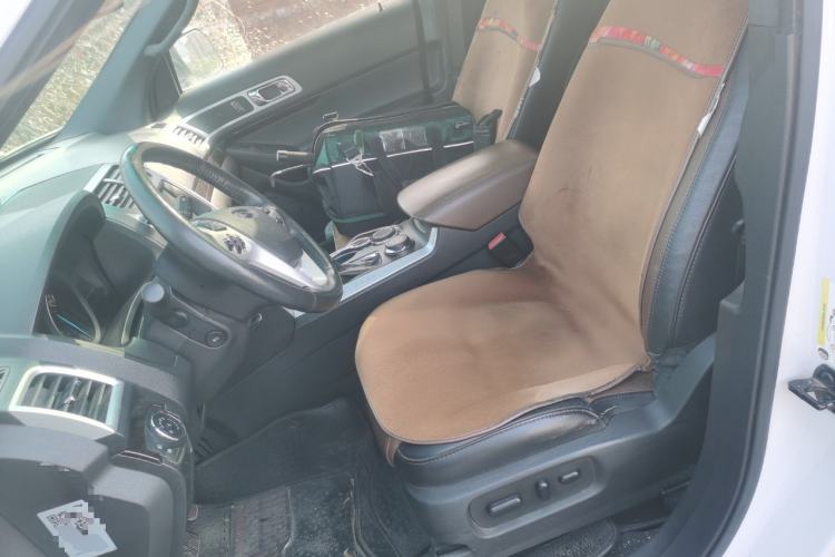 Used Ford Explorer 2013 3.5L Deluxe Model
