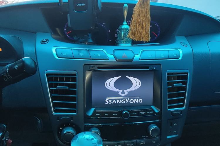 Used SsangYong Rodius 2014 2.0T Diesel 4x4 Luxury Navigation Edition Audio And AC Panel