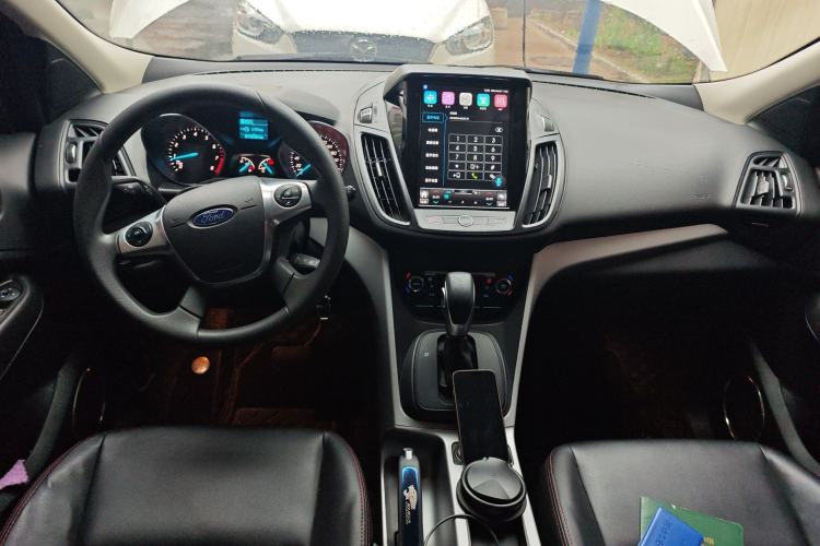 Used Ford Kuga 2015 1.5L GTDi Two-Wheel-Drive Comfort Model Center Console