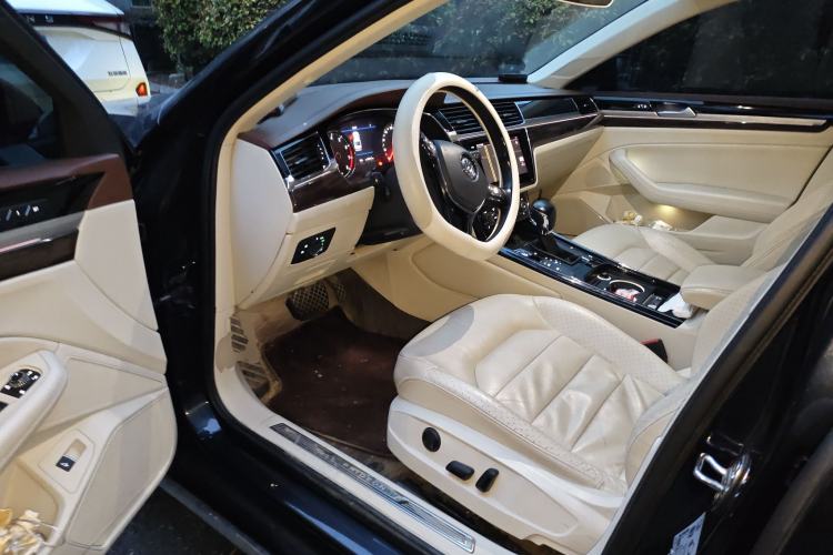 Used Volkswagen Phideon 2016 380TSI Two-Wheel-Drive Luxury Edition