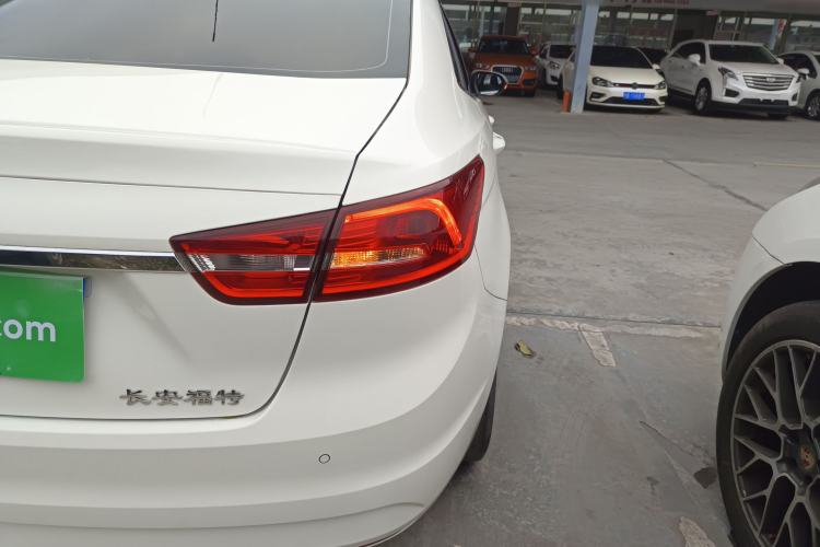 Used Ford Escort 2015 1.5L Automatic Fashion Model