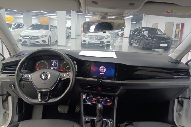 Used Volkswagen Bora 2021 1.5L Automatic Elite Smart Connect Edition Center Console