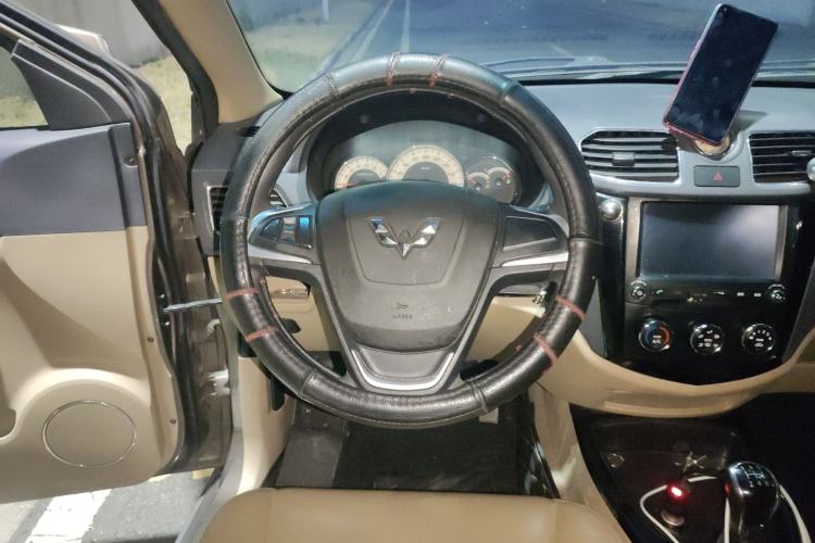 Used Wuling Hongguang 2014 1.5L S Luxury Model