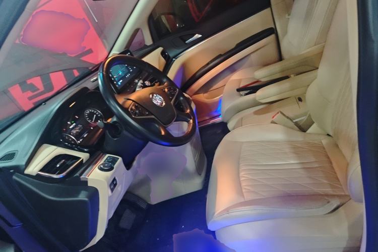 Used Buick GL8 2023 Facelifted Land Cruiser Executive Luxury Version