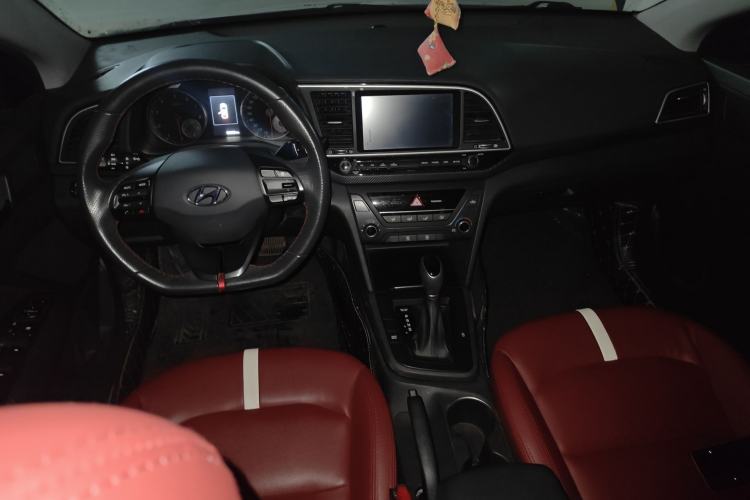 Used Hyundai Elantra (6th Generation / Lingdong) 2018 1.4T Dual-Clutch Xuan Dong · Dynamic Edition Center Console