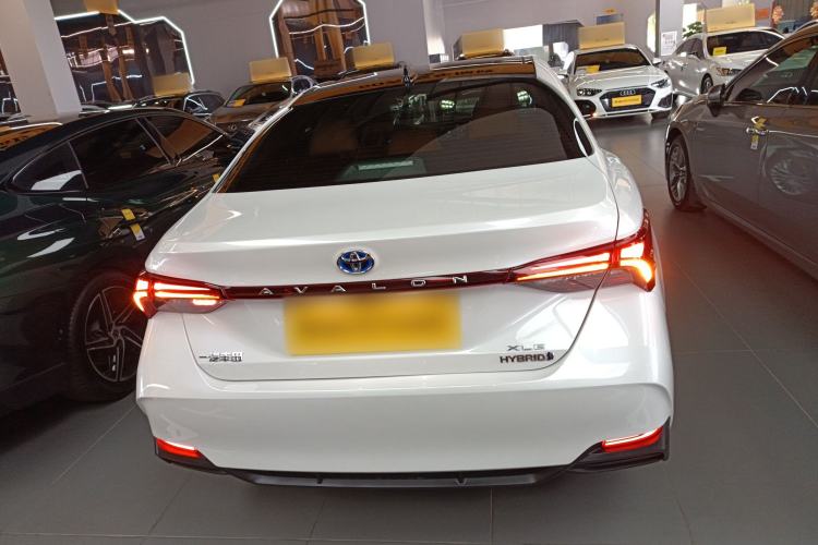 Used Toyota Avalon 2019 Dual-Engine 2.5L XLE Prestige Version China VI Standard