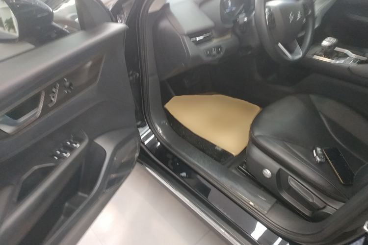 Used Hongqi E-QM5 2022 431 km Charge & Enjoy Edition