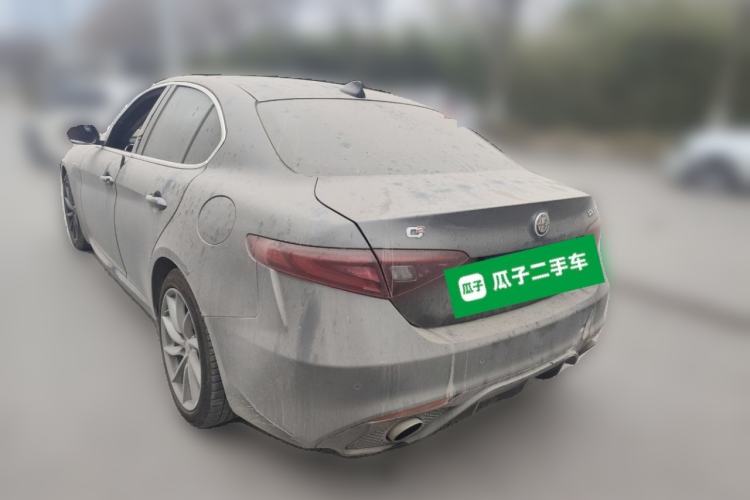 Used Alfa Romeo Giulia 2017 2.0T 280HP Luxury Edition Rear Left 45 Deg