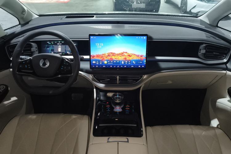 Used Denza D9 2024 DM-i 980 Four-Wheel Drive Prestige Model Center Console