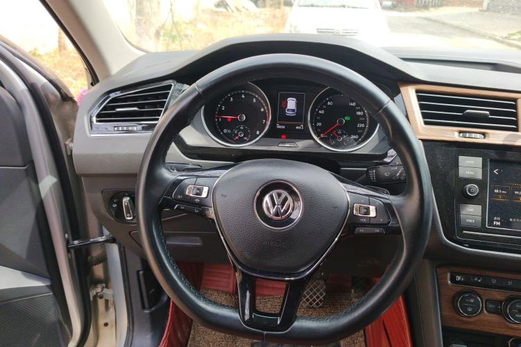 Used Volkswagen Tiguan L 2019 330TSI Automatic Two-Wheel Drive Smart Luxury Version China VI Standard Steering Wheel