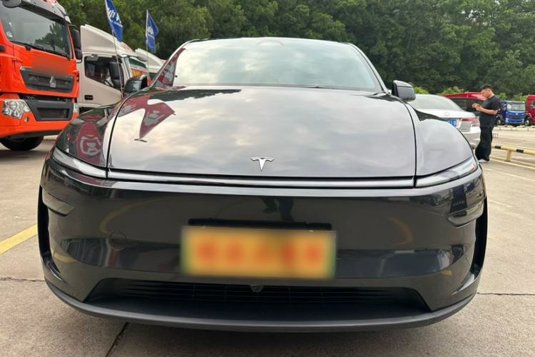 Used Tesla Model Y 2025 Rear-Wheel-Drive Version Exterior 5