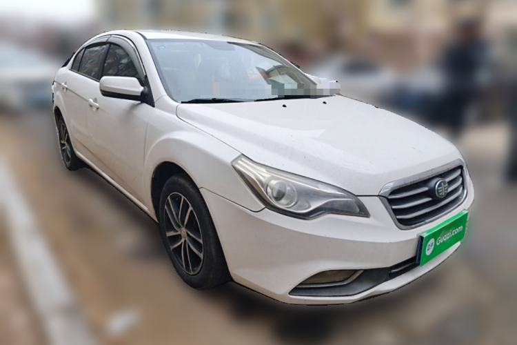 Used Bestune B50 2013 1.6L manual Comfort trim level Front Right 45 Deg