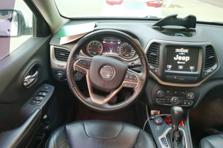 Used Jeep Cherokee 2014 2.4L Luxury Edition