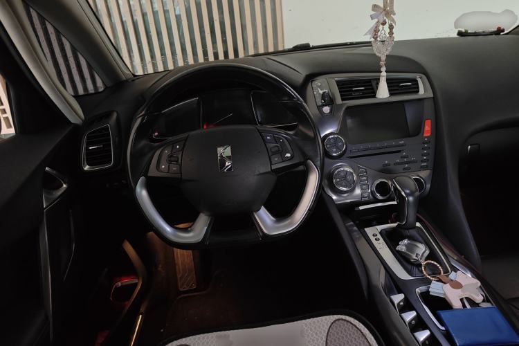 Used DS 5 2014 1.6T Luxury Edition THP160
