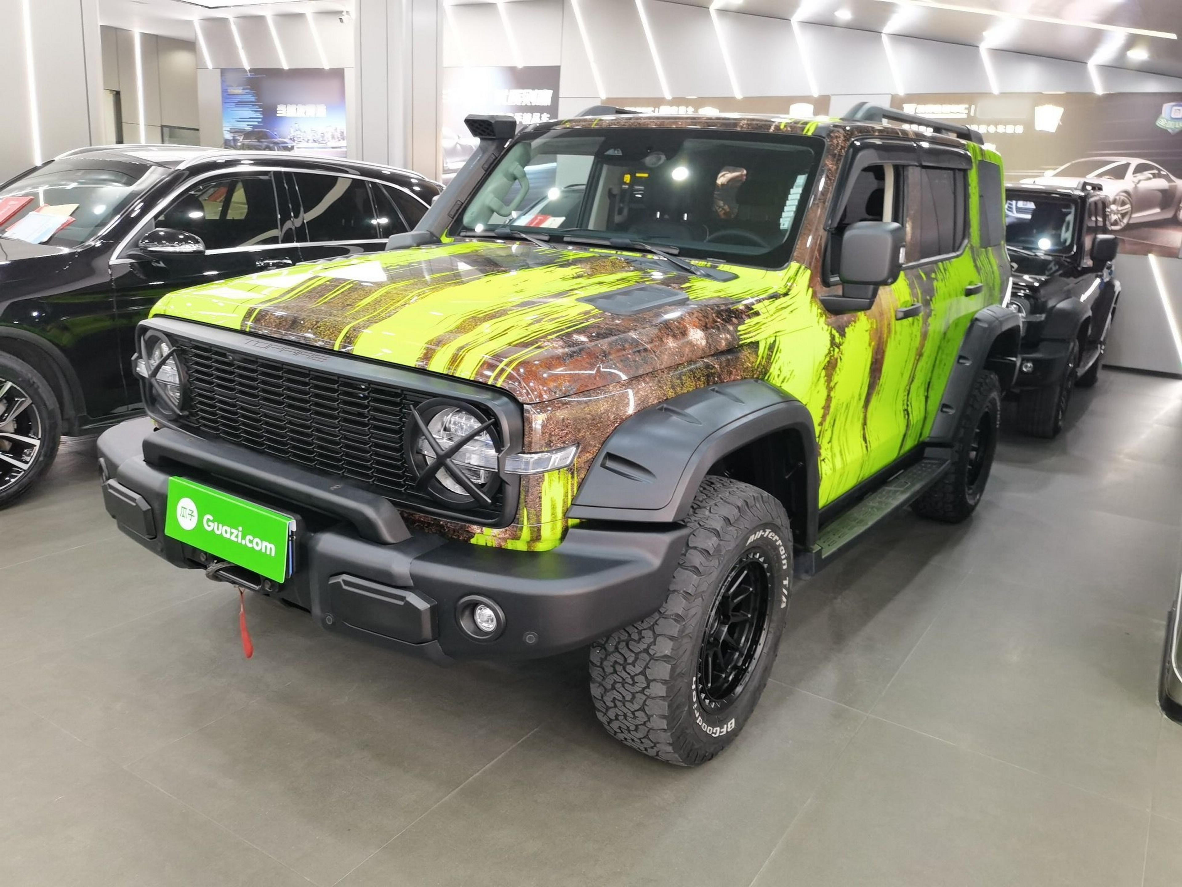 تحت مقدمة السيارة