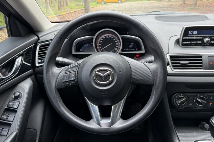 Used Mazda 3 Axela 2014 Sedan 1.5L Automatic Comfort Model