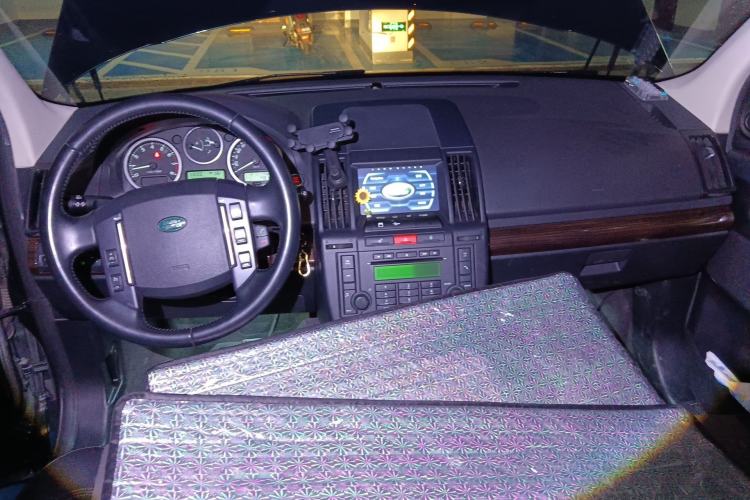 Used Land Rover Freelander 2 2011 3.2L i6 SE Gasoline Version Center Console