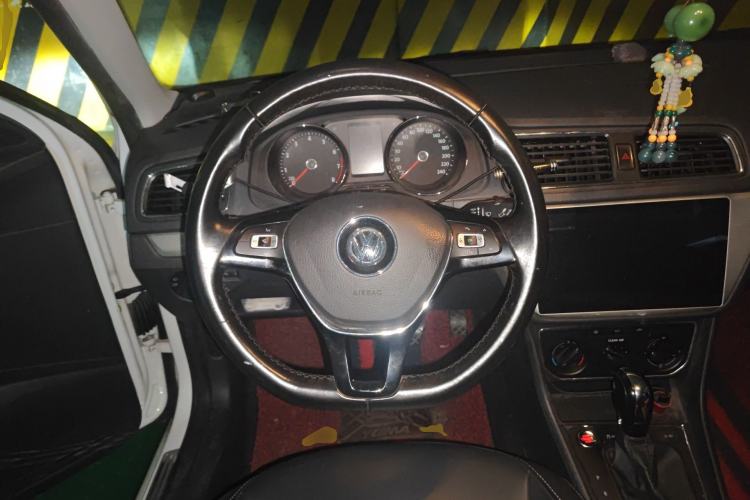 Used Volkswagen Lavida 2017 1.6L Automatic Comfort Edition
